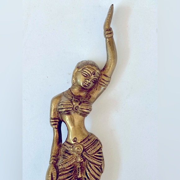 Vintage Brass Woman Asian Dancer Figurine 6-1/2 inches Tall - Picture 4 of 8